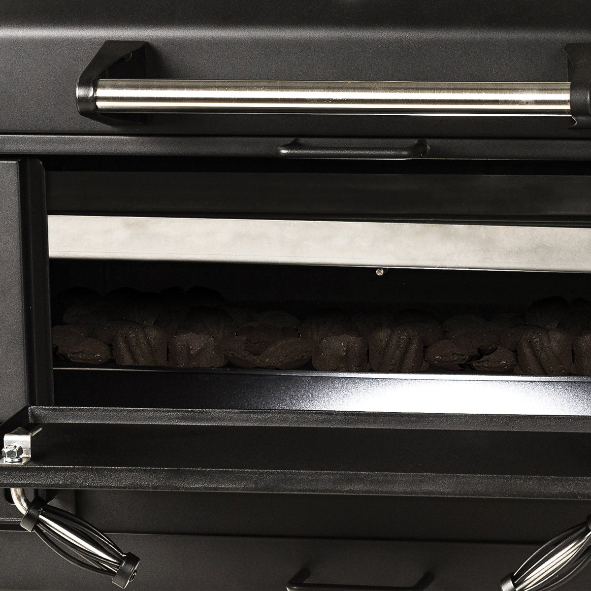 Masterbuilt 36-inch Charcoal Grill