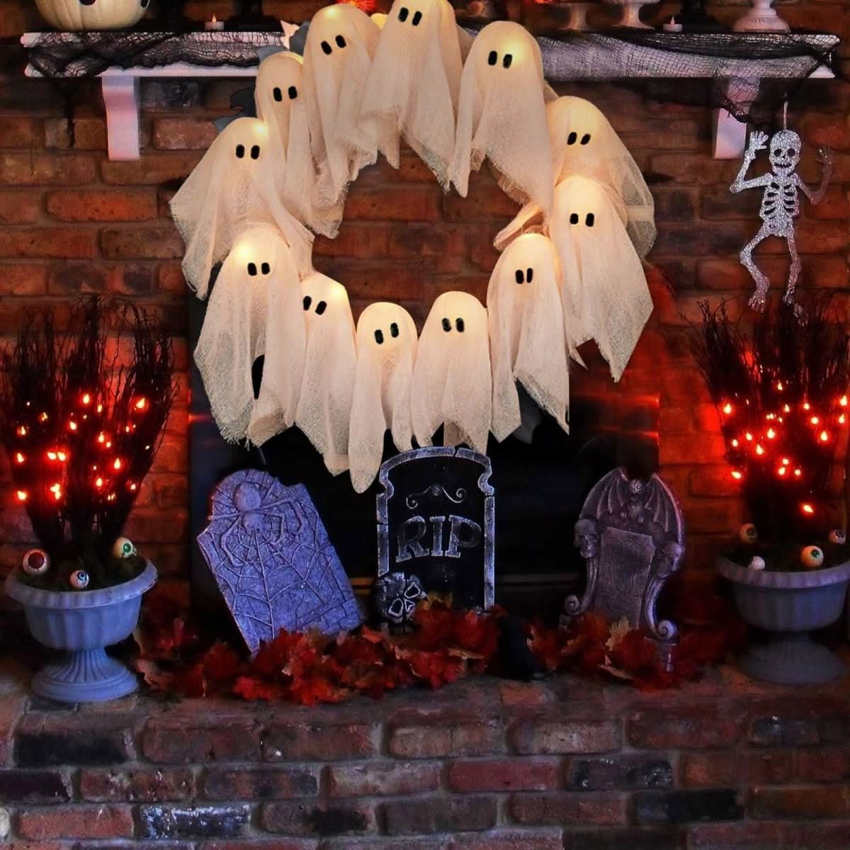 SPOOKGLOW – LED Ghost Wreath with 12 Illuminated Spirits